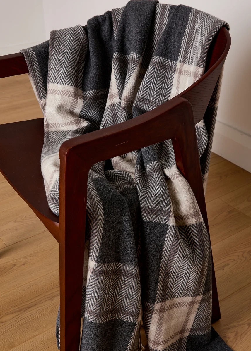 Detailed Foxford Dun Chaoin Cashmere and Lambswool Throw Advanced
