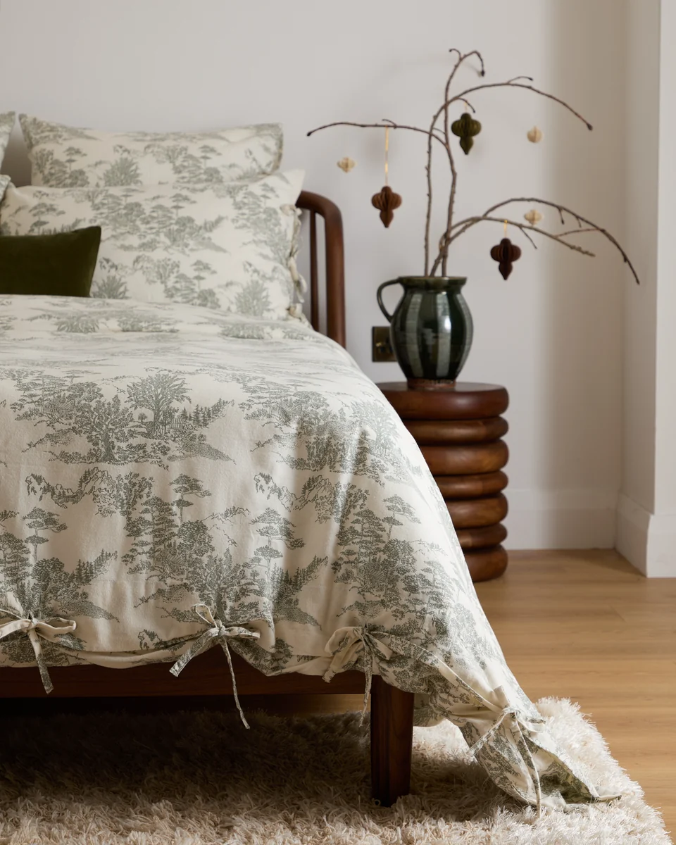 Genuine Foxford Eve Toile Flannel Duvet Set Recyclable