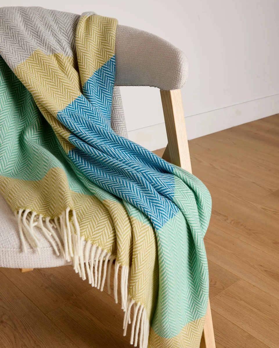 Selected Foxford Garavogue Cashmere and Lambswool Throw Smart